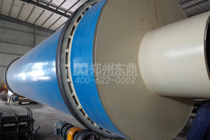 樹皮烘干機可以解決塊莖大、長度長些的樹皮、樹枝、棕櫚絲物料烘干